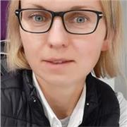 Licenciada en ADE, da clases particulares de contabilidad en castellano y ruso